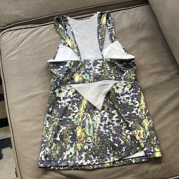 Lululemon top with mesh and built in bra 4 - Picture 2 of 4